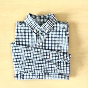Vineyard vines button-down shirt. Good as new